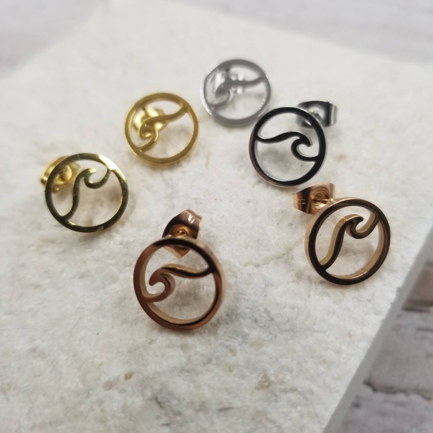 Circle Wave Stud Earrings - Gold or Silver